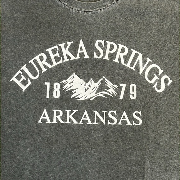 Comfort Colors Tee Shirt Eureka Springs Arkansas Size Medium Gray White Graphic - Picture 2 of 9